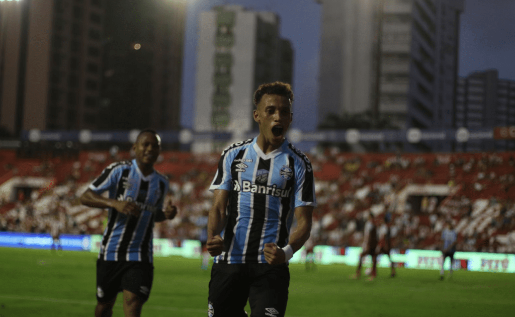 Grêmio vence o Náutico e está de volta à série A do Campeonato Brasileiro Bitello 1