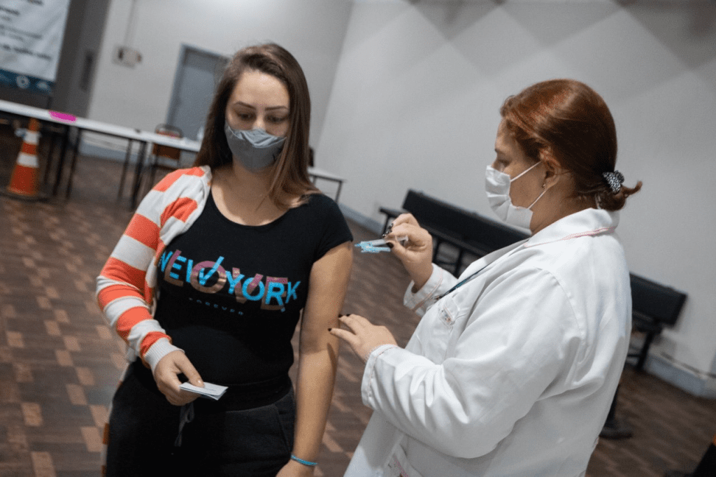 Ampliada a vacinação contra a Covid-19 para pessoas acima dos 25 anos em São Leopoldo Covid 19