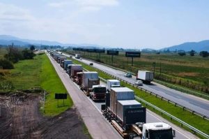 Mega empresa do Vale do Sinos faz investimento milionário e traz comboio de novas máquinas com dezenas de caminhões 1 FB IMG 1665074338457