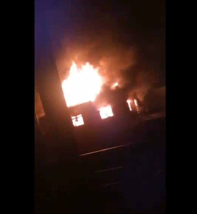 Forte incêndio destrói casa em Novo Hamburgo FB IMG 1665665420634