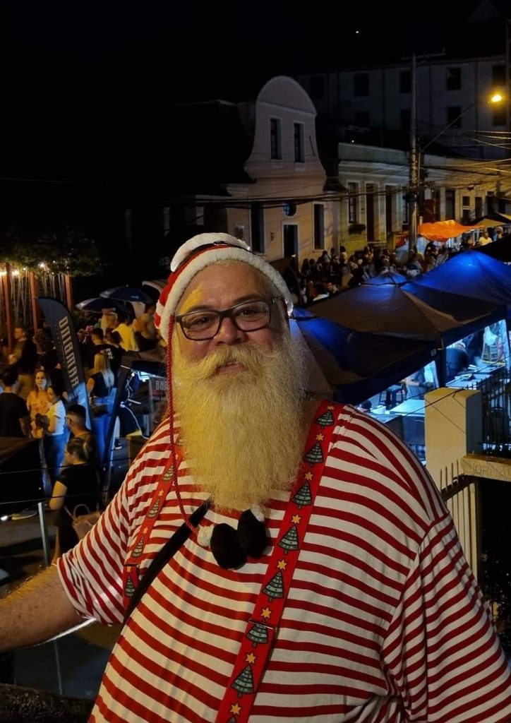 Conhecido papai noel de Novo Hamburgo vence o câncer, e será o pai do natal da maior empresa do mundo FB IMG 1666704132610