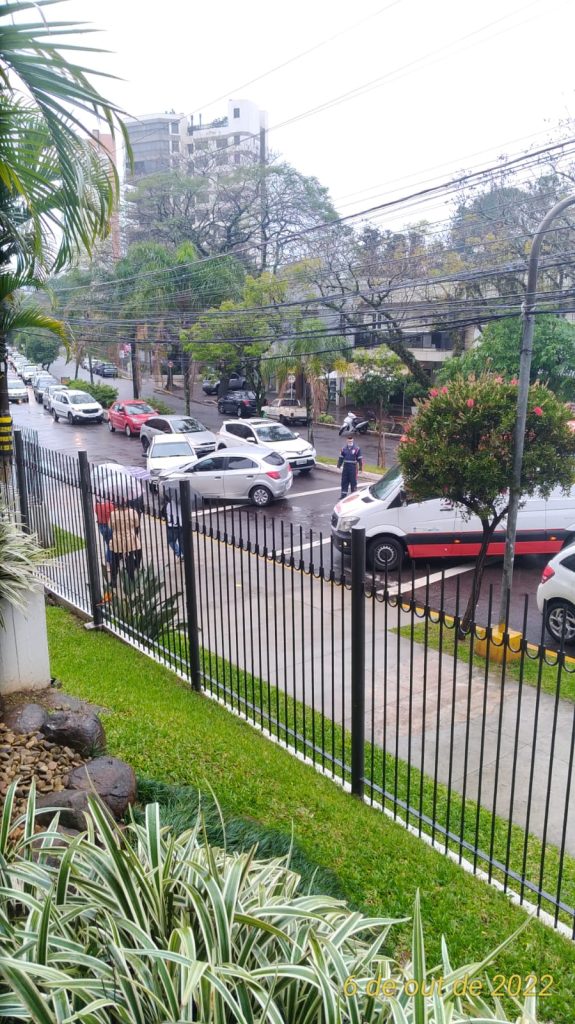 Forte acidente em Novo Hamburgo: carros batem de frente IMG 20221006 WA0011