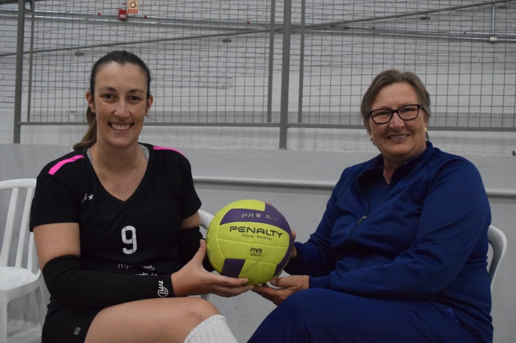 Mãe realiza sonho de jogar vôlei com a filha após 50 anos, em histórico Ginásio hamburguense IMG 20221010 WA0016