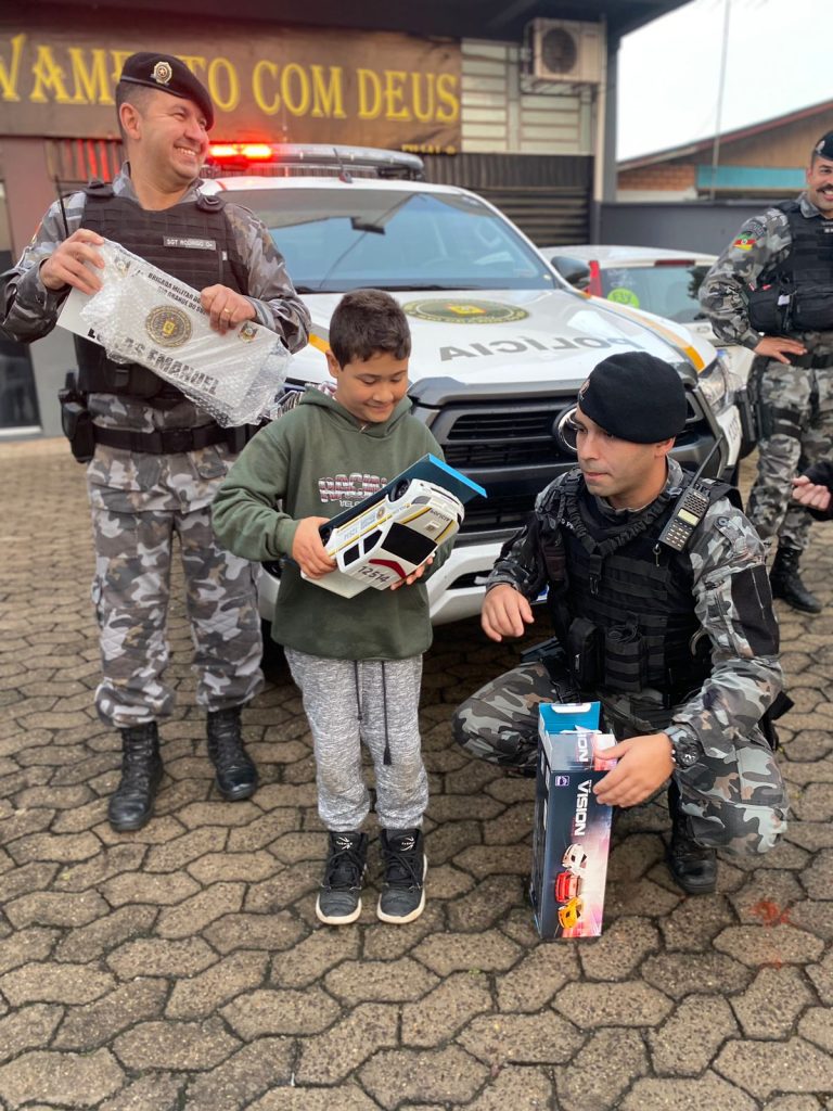 No dia da criança, policial hamburguense realiza sonho de menino que os tem como heróis IMG 20221011 WA0102