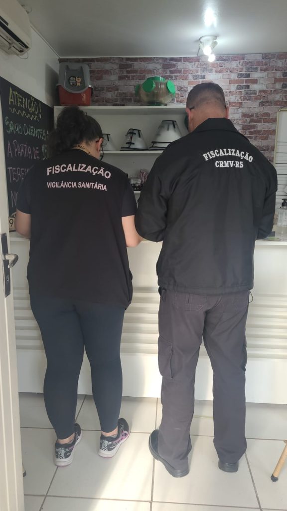 Polícia interdita Pet Shop em Novo Hamburgo, com remédios e vacinas vencidas IMG 20221020 WA0011