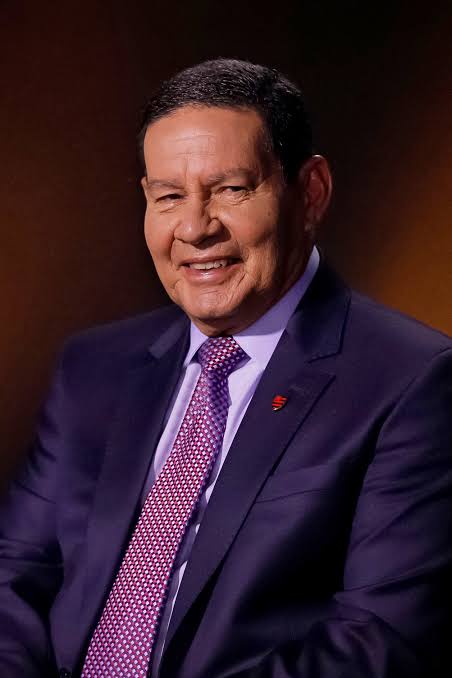 General Mourão é eleito senador e, emocionado, diz: “Agora vou servir meu povo” images.jpeg 463