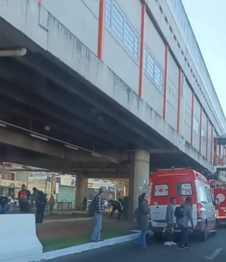Idoso tropeça e cai dentro de arroio em Novo Hamburgo FB IMG 1668691763100