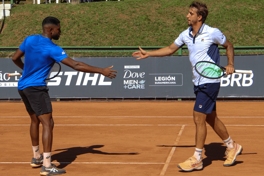 Rodada de duplas, vitórias brasileiras e despedidas no São Léo Open de Tênis Tenis