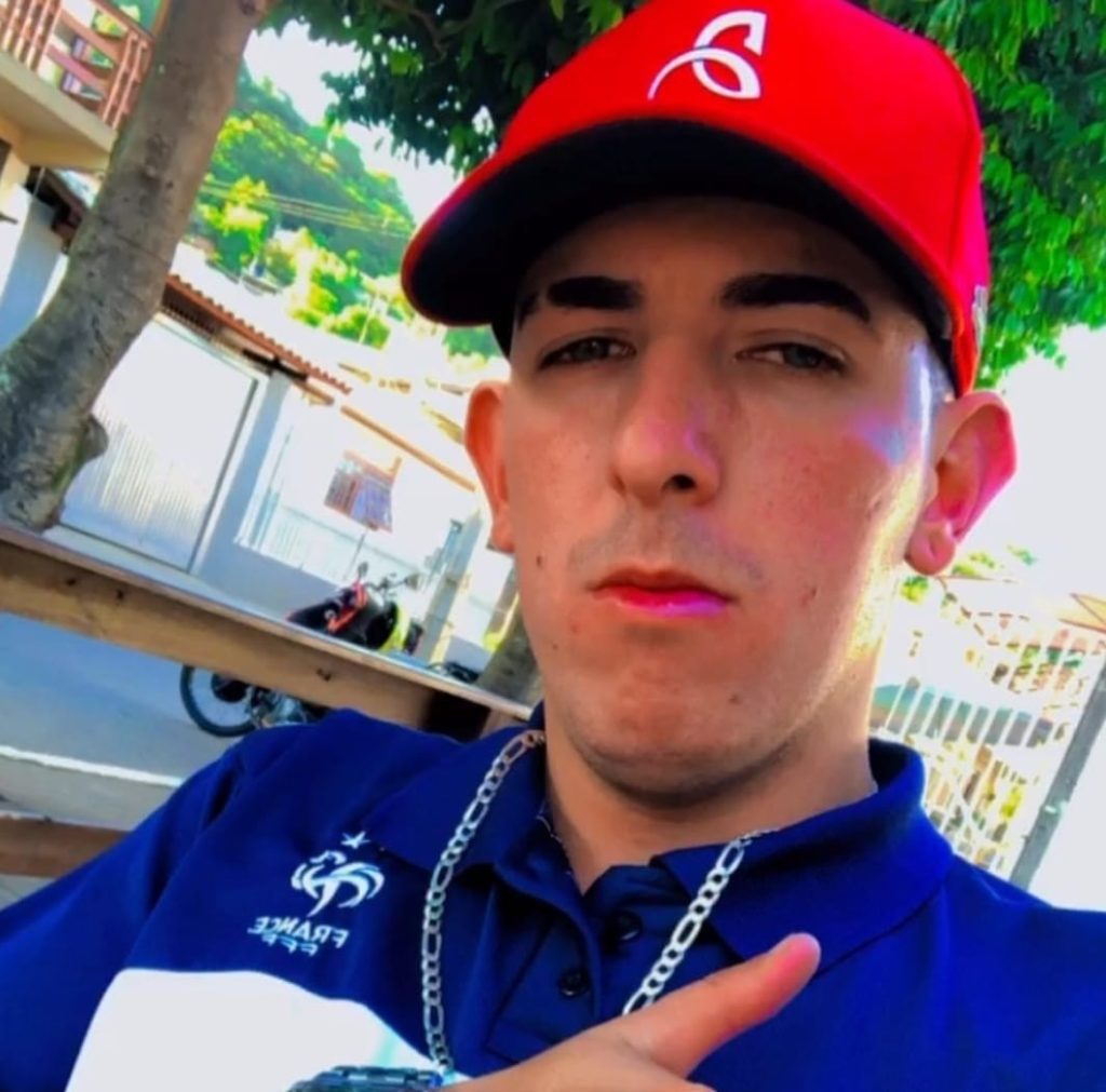 31C87FD0 6832 4DA1 9193 E7F28382E584