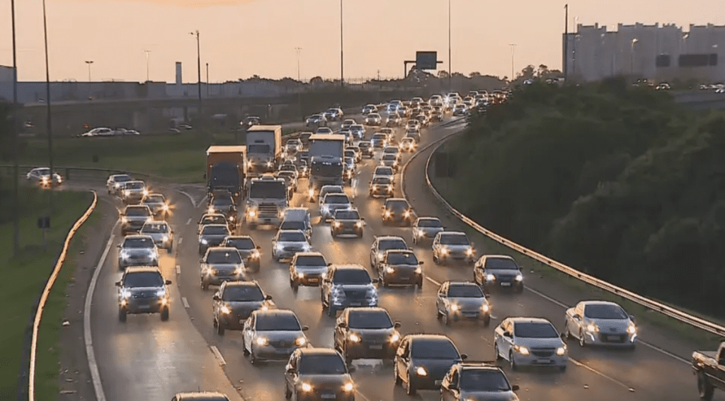 Mais de 500 mil veículos devem passar pela freeway no feriado de Carnaval, estima concessionária Freeway