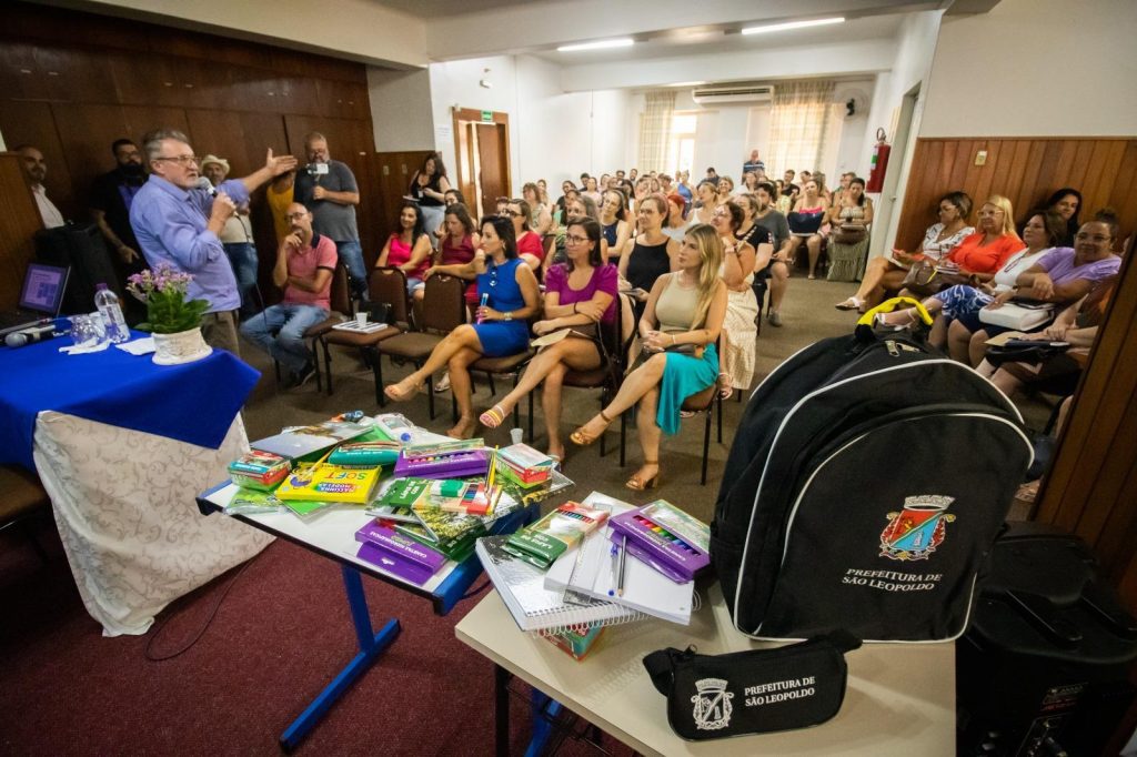 Cerca de 25 mil kits escolares para início do ano letivo serão entregues pela prefeitura de São Leopoldo Kit