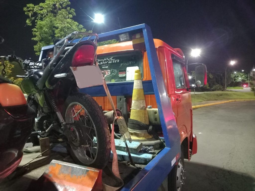 Guarda Municipal de São Leopoldo apreende motocicleta com $54 mil reais em multas Motos