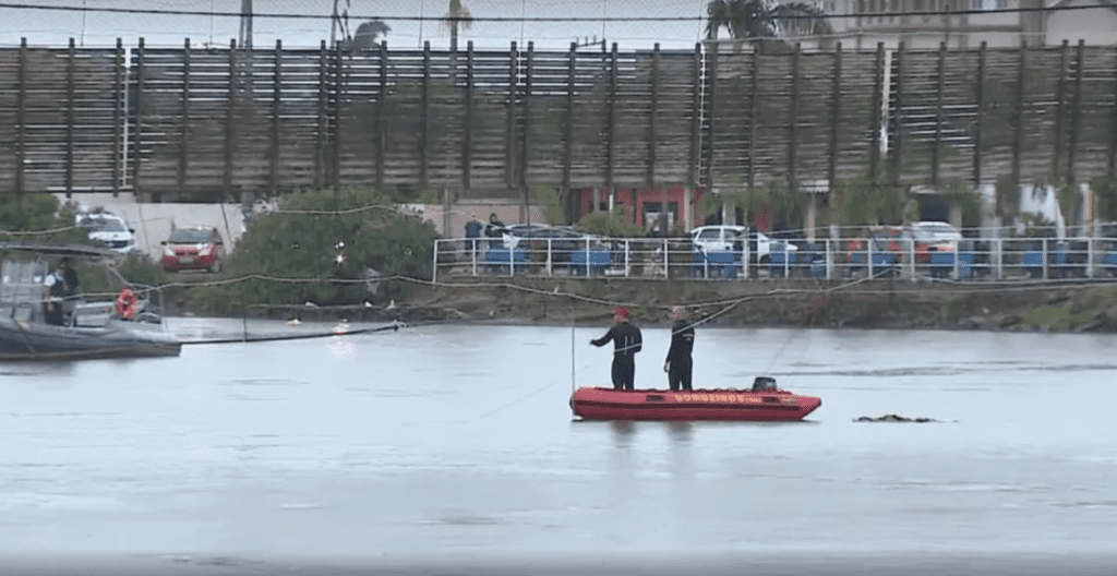 Trinta pessoas são resgatadas após queda de ponte entre RS e SC; há feridos e desaparecidos Ponte pensil