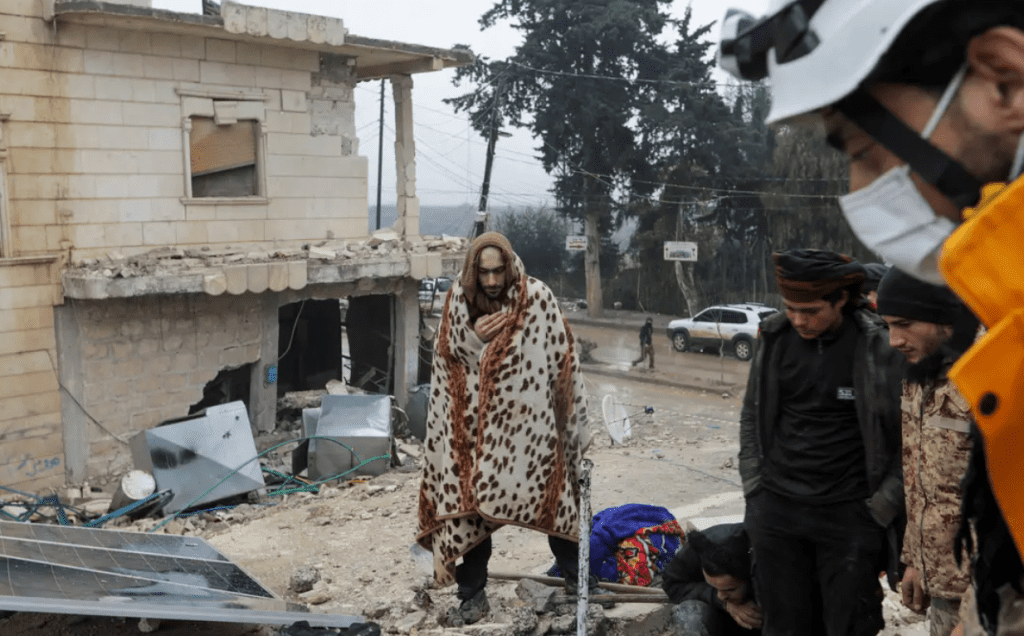 Terremoto de magnitude 7,8 deixa mais de 2 mil mortos na Turquia e Síria Terremoto