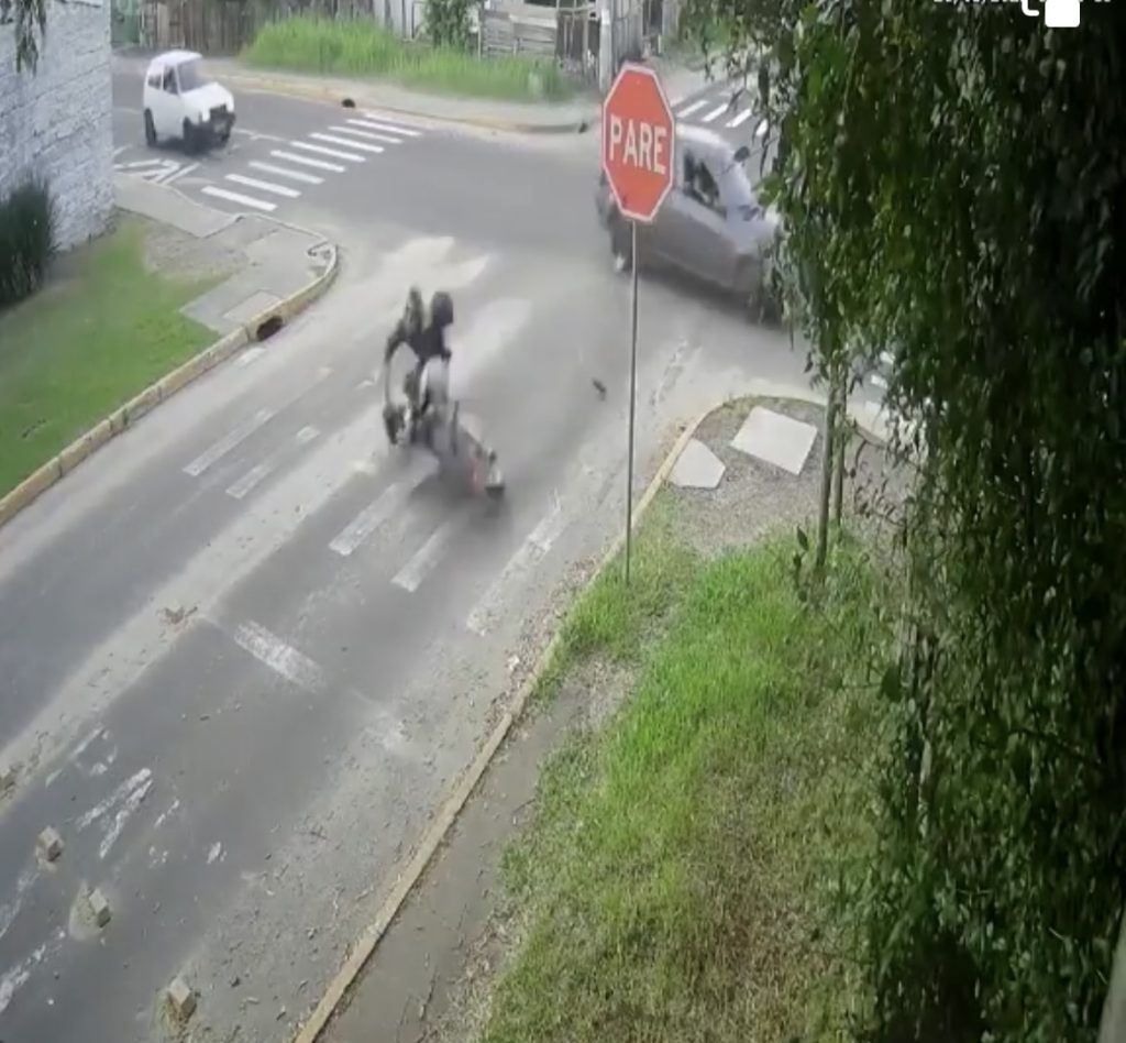 Motoqueiro é arremessado em forte acidente em Novo Hamburgo 168E533A 24E3 4607 8F73 009C15DD9EA0