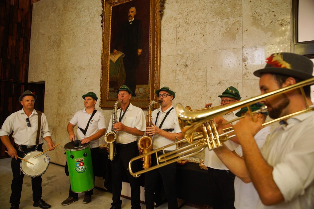 Assembleia Legislativa do RS marca 500 dias para o bicentenário da imigração alemã Banda EV