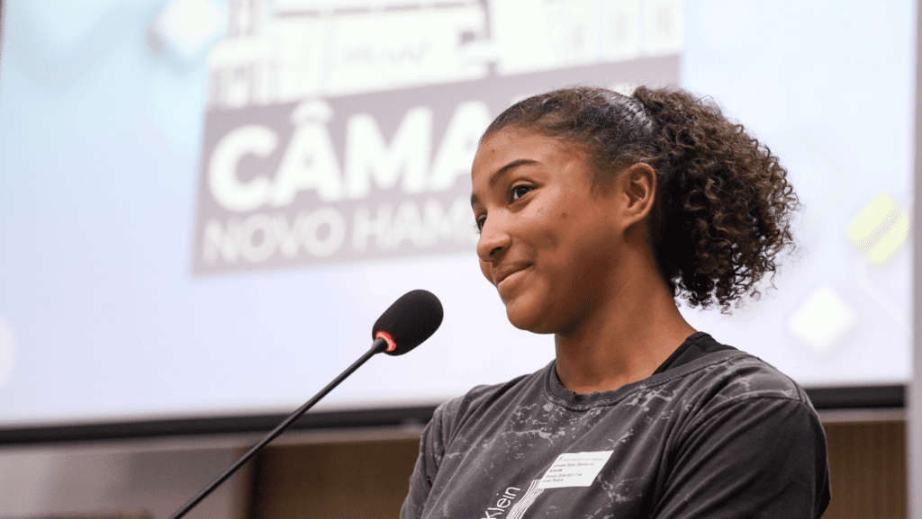 Bailarina de Novo Hamburgo pede apoio para participar de performance na Disney Aluna