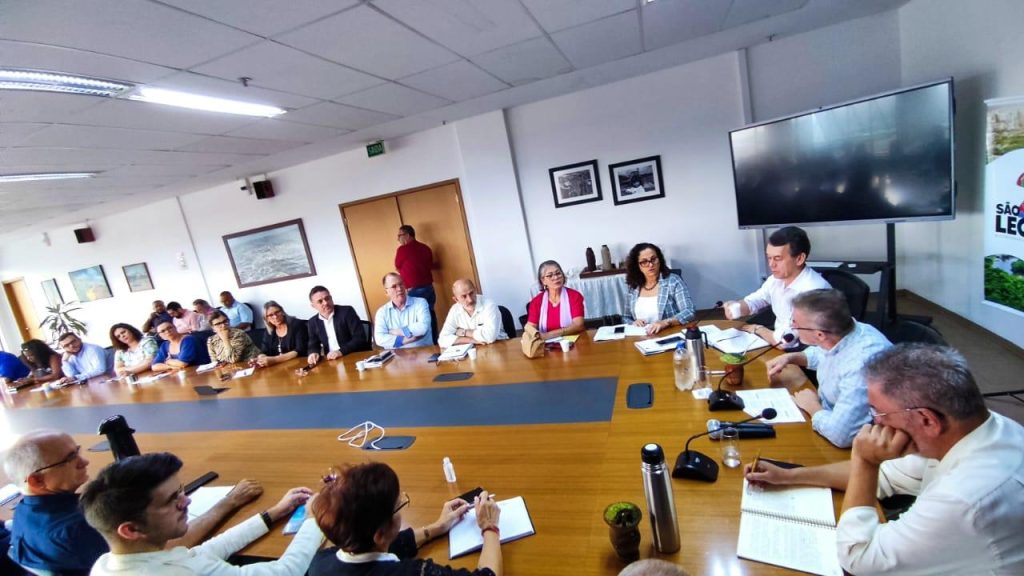 Primeira reunião após mudanças no secretariado é conduzida pelo Prefeito Ary Vanazzi em São Leopoldo PrefeitoVanazzireAnesecretariadoapAsrecomposiAAodogovernotratandodeprojetosestratAgicosdoperAodo1682459004859