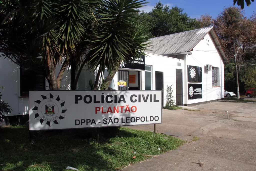 Operação prende suspeitos de série de furtos e arrombamentos em São Leopoldo 03 07 2015 ia predio dppa jpg 1 3639195