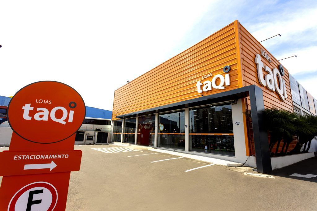 Rede de lojas taQi, do Grupo Herval, fecha 17 unidades em meio a desafios econômicos no Brasil Lojas taqi