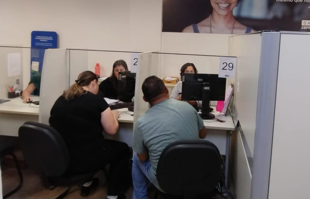 Prefeitura de São Leopoldo ajuda você, empreendedor, a declarar seu imposto de renda; entenda SedettecauxiliaempreendedoresnadeclaraAAodeImpostodeRendaparaMEIatAodia31demaio1683655505394