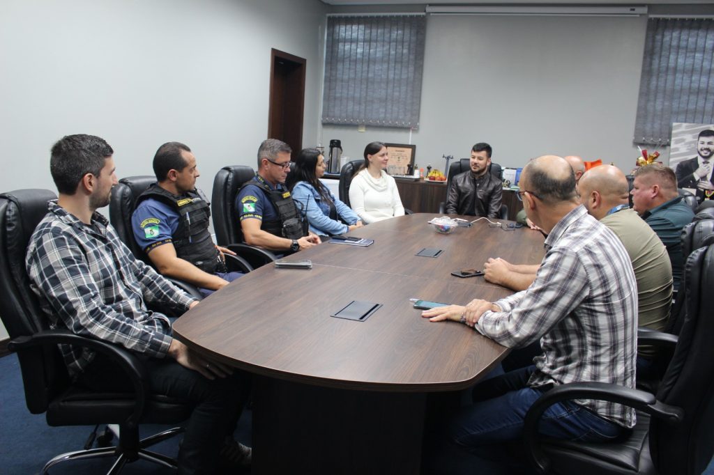 Prefeito de Estância anuncia antecipação da primeira parcela do 13º salário para servidores públicos WhatsApp Image 2023 05 16 at 17.25.39