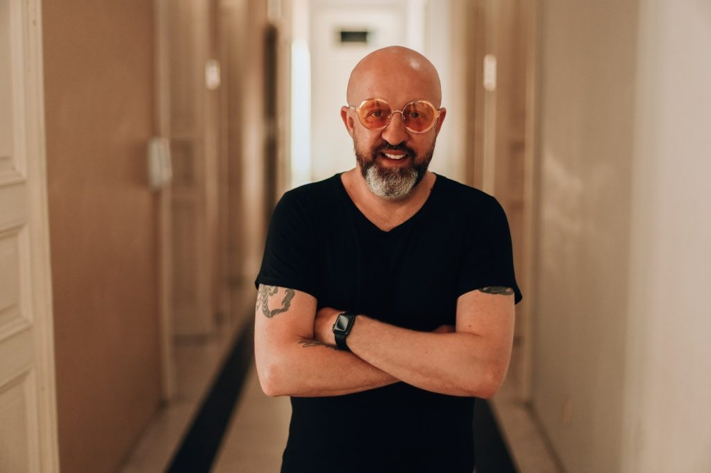 A 42ª Feira do Livro: Um Encontro de Talentos e Reflexões e palestra gratuita com Fabrício Carpinejar WhatsApp Image 2023 05 26 at 14.04.55