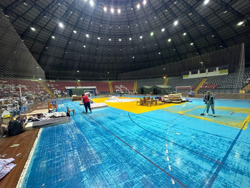 Nível do Rio dos Sinos baixa e famílias retornam para casa após enchente Celso Morbach