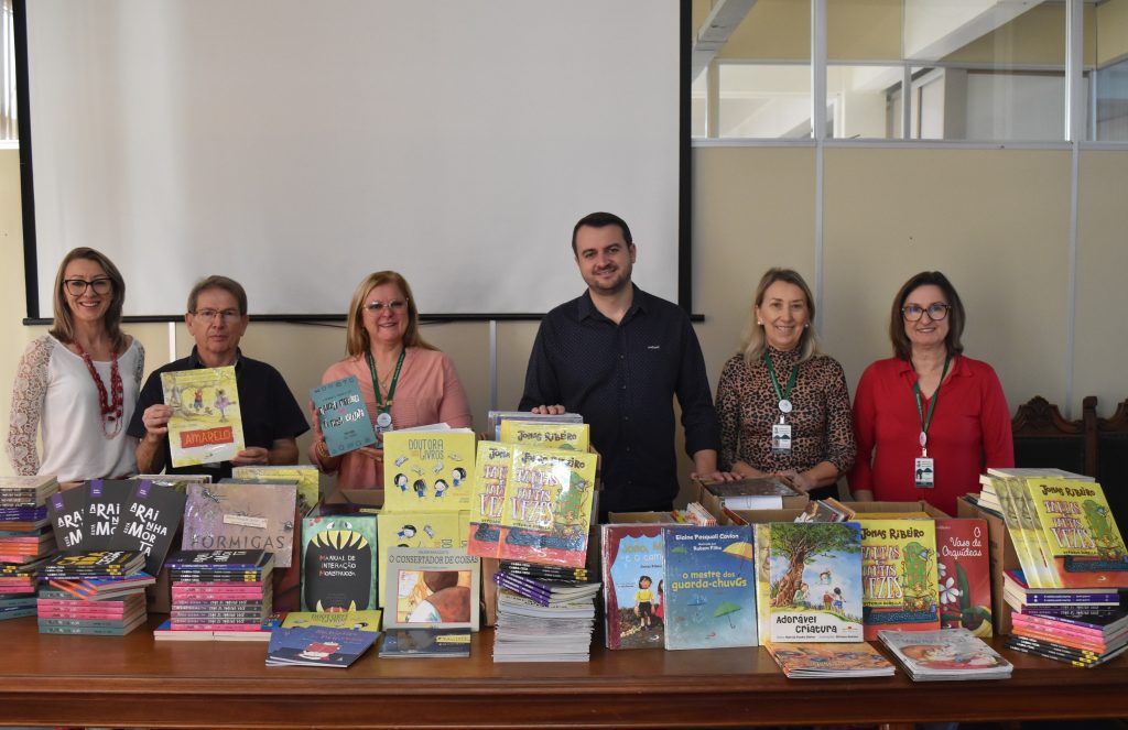 Preparativos da 34a Feira do Livro Dois Irmaos adquire 2 261 livros novos 1
