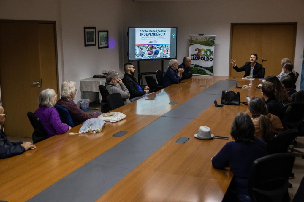 Mais um passo rumo à revitalização da Rua Independência SecretArioSpolaorapresentaoprojetodeRevitalizaAAodaRuaIndependAnciaparaconselheirosdoPatrimAnioCultural1686082689022