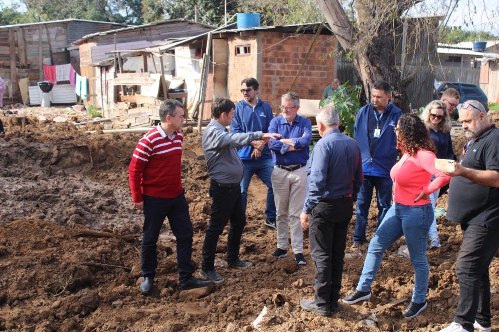 Avançam as obras de drenagem na Feitoria em São Leopoldo VanazzivistoriaobradedrenagemnaFeitoria11686162199890