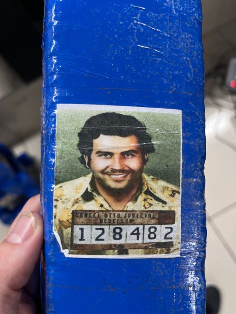 Pablo Escobar de Porto Alegre? Polícia Civil apreende mais de 200 Kg de maconha 01115147 469138 GDO