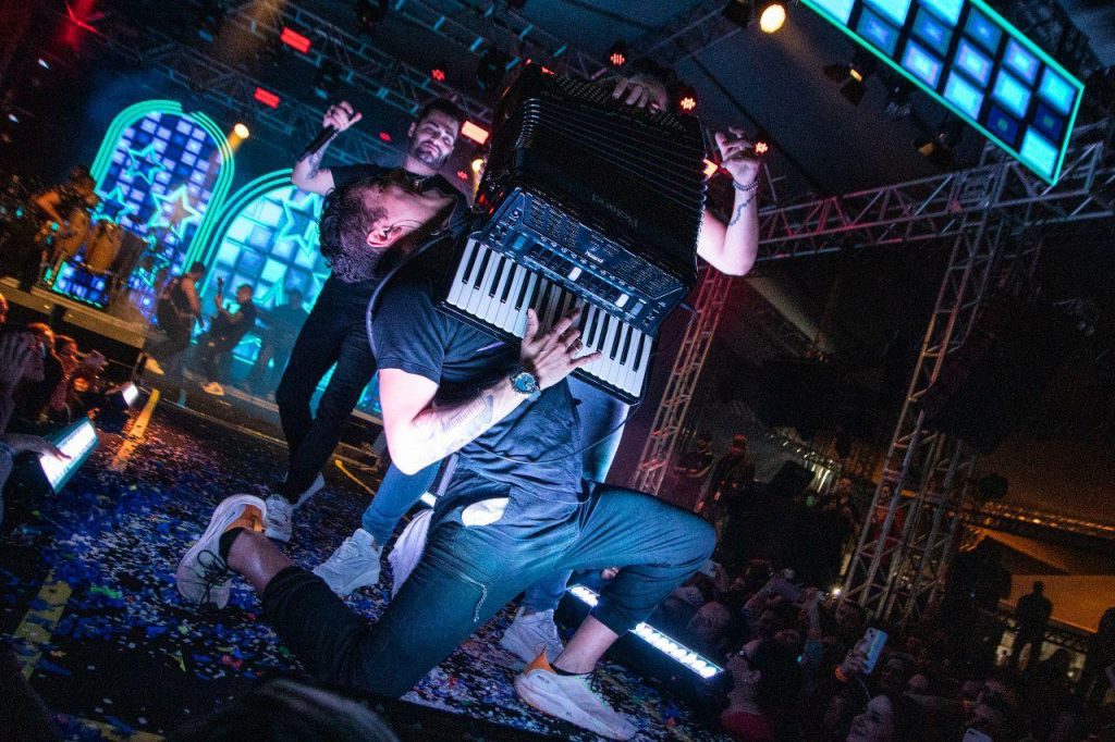 3ShowdeGuilhermeBenutocontagiaopAbliconoencerramentodaSAoLeopoldoFest20231690391570379