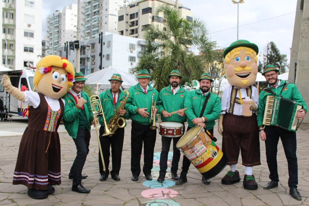 Banda típica alemã “Força Total” leva animação e tradição à São Leopoldo Fest 2023 Forca total