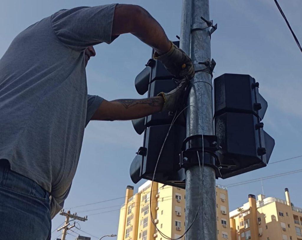 Furto de cabos causa problemas de trânsito em São Leopoldo VandalismosfrequentescausamprejuAzosAPrefeituradeSAoLeopoldo11688745223797