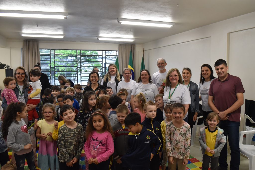 34ª Feira do Livro de Dois Irmãos começa com escritores nas escolas 34a Feira do Livro de Dois Irmaos comeca com escritores nas escolas