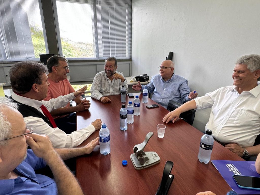 Reunião com direção nacional e estadual aproxima ex-prefeito de Novo Hamburgo ao PDT IMG 20231202 WA0091