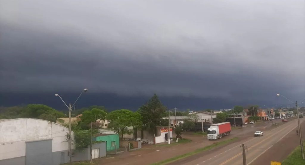 Onda de temporais avança pelo RS WhatsApp Image 2023 12 15 at 16.05.05