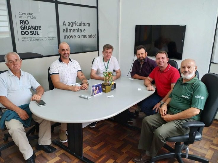 Agricultura de Dois Irmãos discute a retomada da exposição de aves com o Estado WhatsApp Image 2023 12 22 at 15.09.21