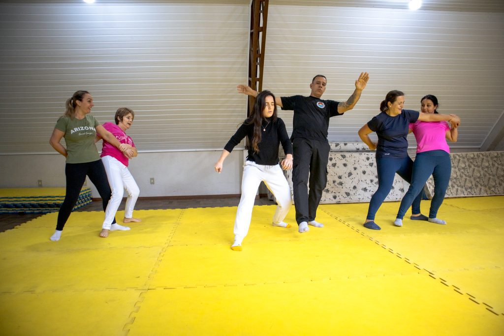 Aulas de defesa pessoal para mulheres retornam na próxima segunda-feira defesa pessoal feminina 13