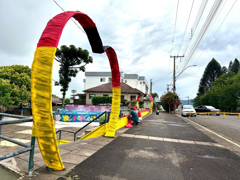 Decorações e estrutura para o Kerb começam a ser colocadas na cidade whatsapp image 2024 01 15 at 1.34.24 pm 6