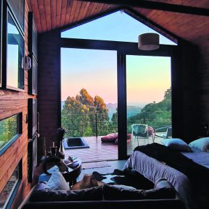 Com uma proposta de detox digital, as cabanas não oferecem televisão nem wi-f (Foto: ComeGuria/Divulgação)