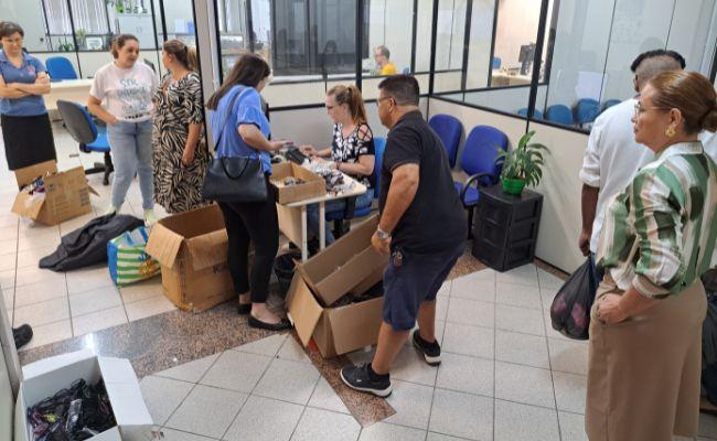 Novo Hamburgo repassa doações de produtos apreendidos para entidades “A apreensão de mercadorias sem procedência ou sendo vendidos em locais não permitidos é frequentemente realizada por fiscais da Sedec”, explica a diretora de Desenvolvimento Econômico, Rose Pereira. (Foto: José Renato Oliveira/PMNH)