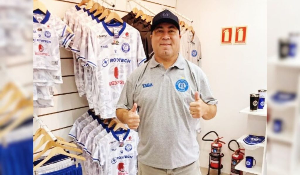 Arilson, técnico Aimoré (foto: rede social/Aimoré)