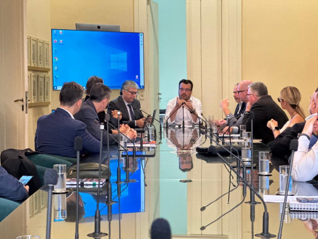 Incentivos fiscais para setores produtivos precisam retornar, pede ACI ao Estado ACI argumenta que medidas são cruciais para competitividade e crescimento econômico do Estado