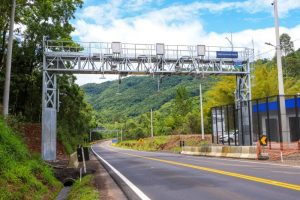 Contran regulariza pedágios tipo 'free flow' 2 Pórticos de pedágio free flow na Serra gaúcha