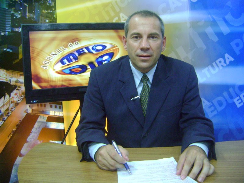Claudio Alves, apresentador da Vale TV