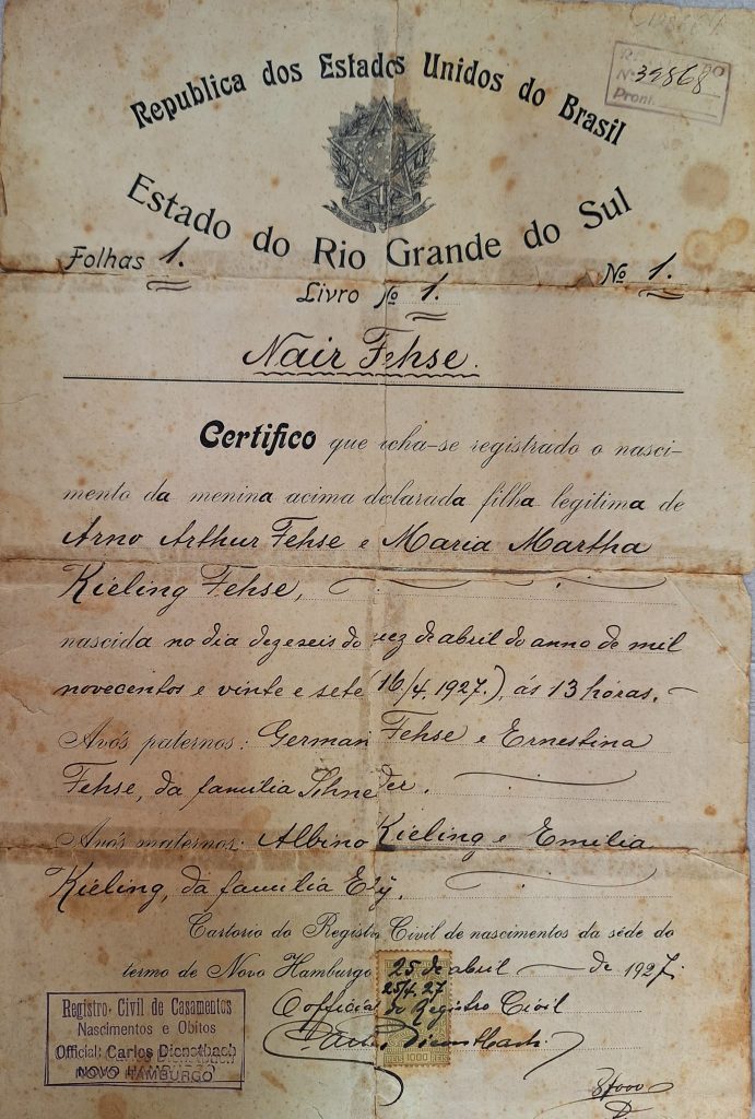 Certidão de nascimento de Nair Fehse, a primeira pessoa registrada em Novo Hamburgo após a emancipação, há 97 anos