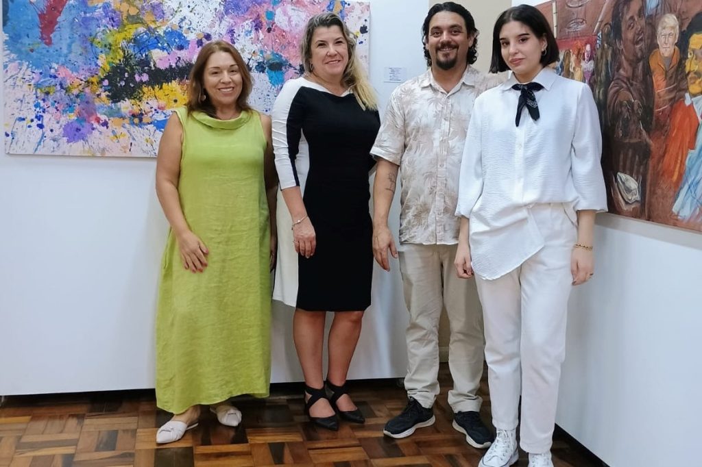 Espaço Cultural Dr. Liberato em Campo Bom recebe exposição Nossas Cores Obras do artista plástico Anderson Neves e de suas alunas Pamela Wasun, Gabriela Spitzer, Izamara Silva e Liziane Von Hohendorff transitam do figurativo ao abstrato
