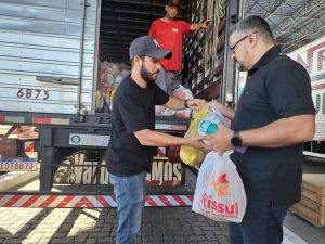 Novo Hamburgo distribui kits de alimentos, roupas e material de limpeza a desabrigados 2 Novo Hamburgo distribui kits de alimentos roupas e material de limpeza a desabrigados enchente maio 2024 foto Lu Freitas PMNH 2